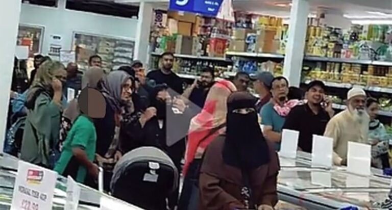 Customers in Asian supermarket in UK filmed waiting in separate male and female queues - AOL.co.uk