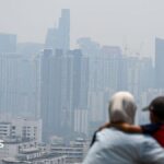 Toxic haze from Indonesia shuts schools in Malaysia as pollution hits record levels in Singapore - BBC