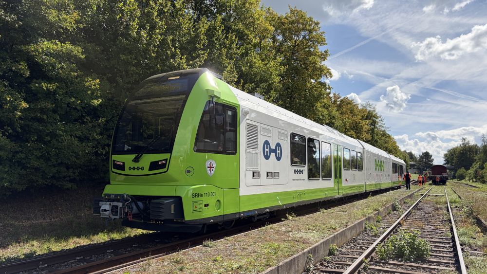 Stadler opens 950 mm test track for Italy - RAILMARKET.com