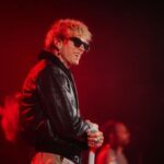 “The analogy is so violently on brand for him”: Internet reacts as Machine Gun Kelly denies making viral post about him “fumbling” Megan Fox - AOL.com