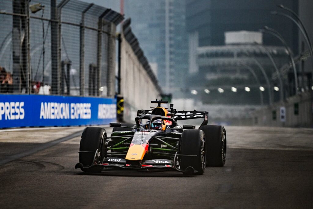 F1 Singapore Grand Prix sprint dramatically delayed at last moment - GPFans