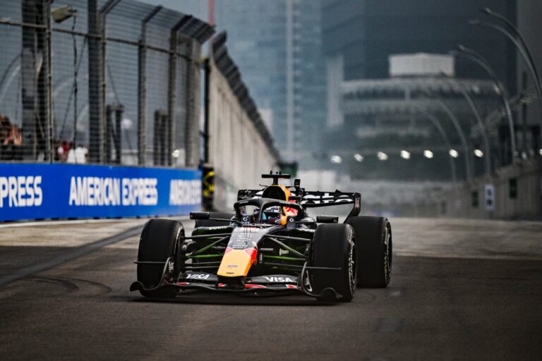 F1 Singapore Grand Prix sprint dramatically delayed at last moment - GPFans