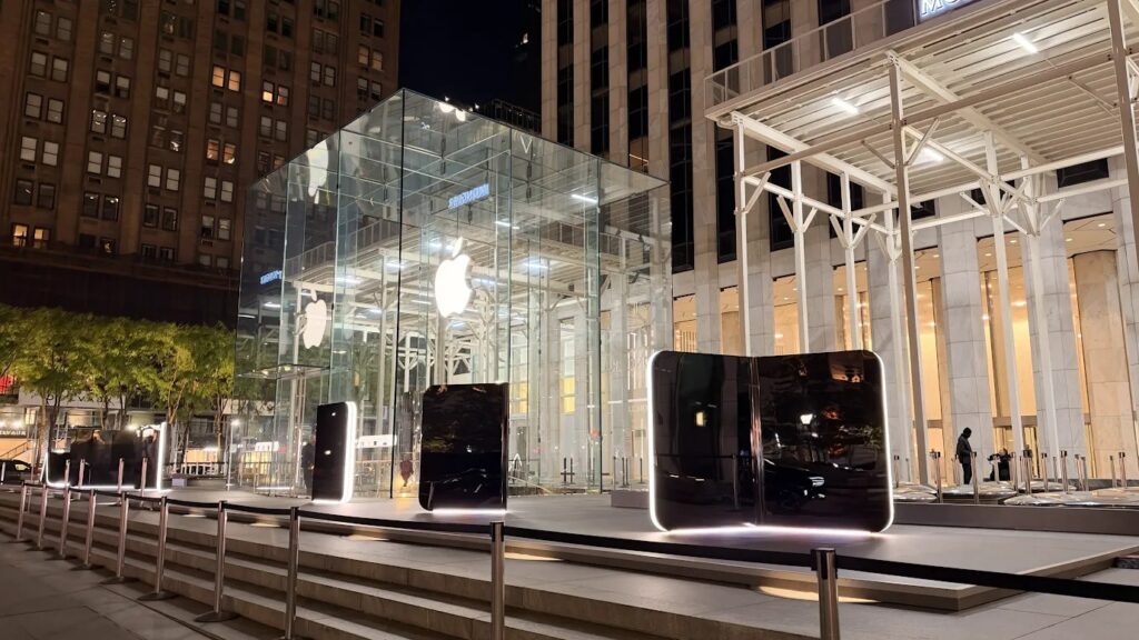 The iPhone Duo Is Selling Out Within Minutes of Apple Stores’ Doors Opening - CNET