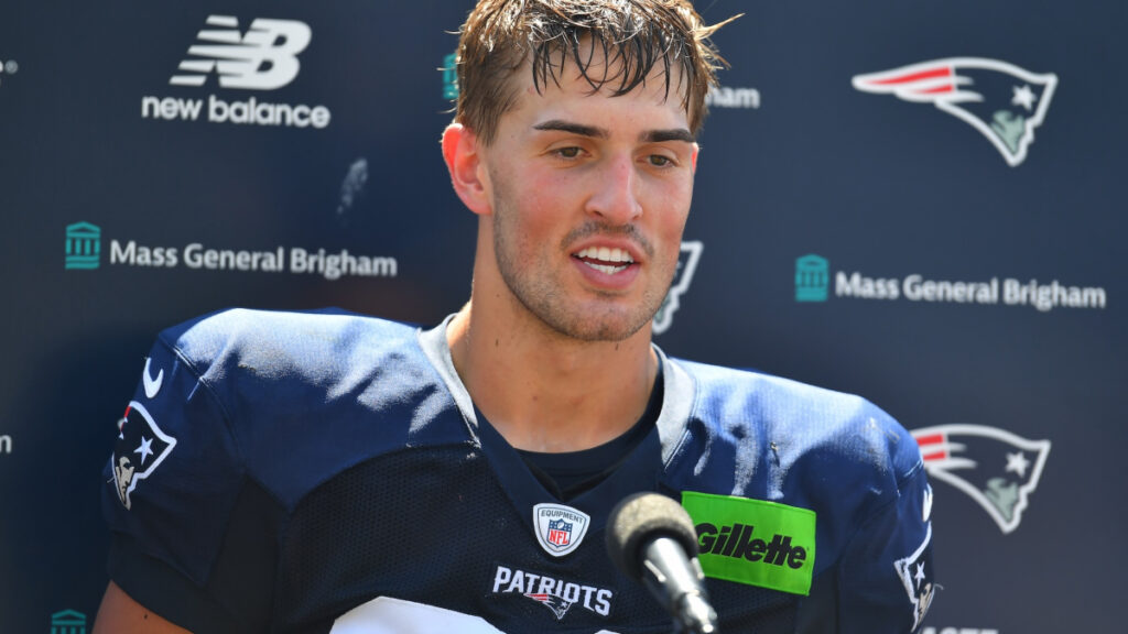 More turmoil for the Patriots as Eli Raridon and his wife Anna reveal devastating personal news - MARCA