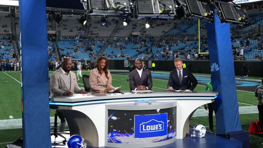 Free from coaching, 'Minecraft Mike' Tomlin is having fun again | Exclusive - Arizona Daily Star