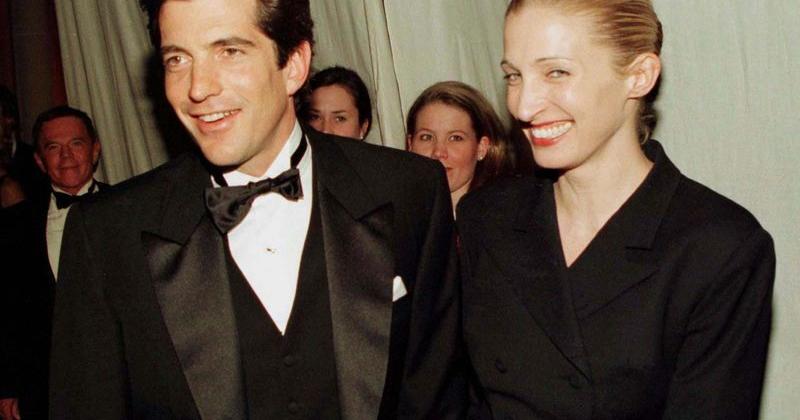 John F. Kennedy Jr. and his wife, Carolyn Bessette Kennedy, stop for photographers after Kennedy presented actor Robert De Niro with the Municipal Art Society of New York's Jacqueline Kennedy Onassis Medal at a gala dinner in New York, March 4, 1997. - The Daily News | Texas' Oldest Newspaper