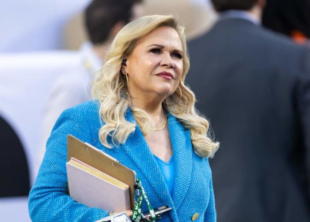 “Gets Irritated So Easily”: Holly Rowe in Hot Water Again as Fans Call Out her Live Reaction to Dabo Swinney and Malachi Toney’s Moment - AOL.com