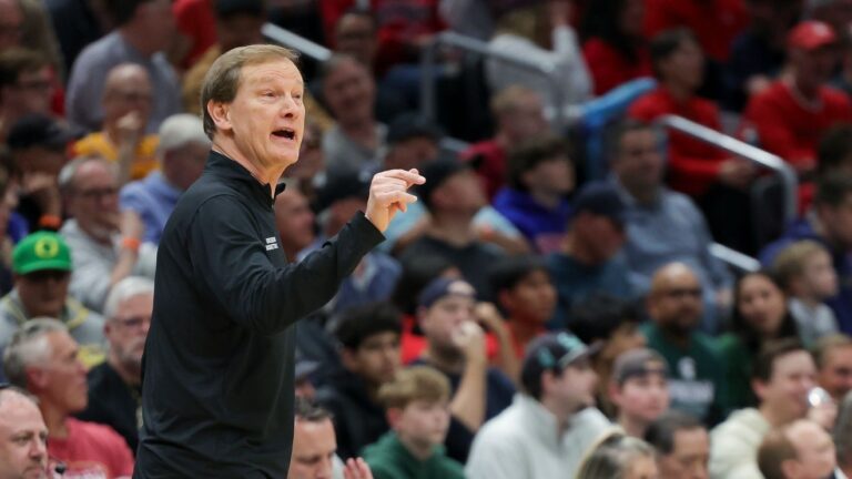 Oregon men's basketball head coach Dana Altman is retiring - KVAL