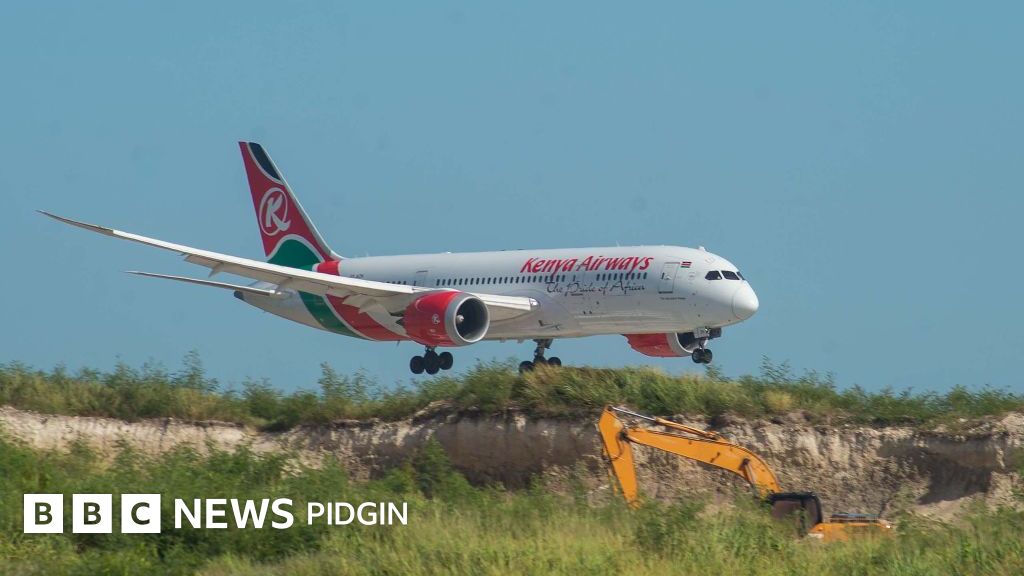 Kenya Airways video: Airline confam say passenger die for dia flight from Nairobi to Lagos - BBC