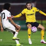 Worthing sign ex-Man City and Wolves youngster Harvey Griffiths - BBC