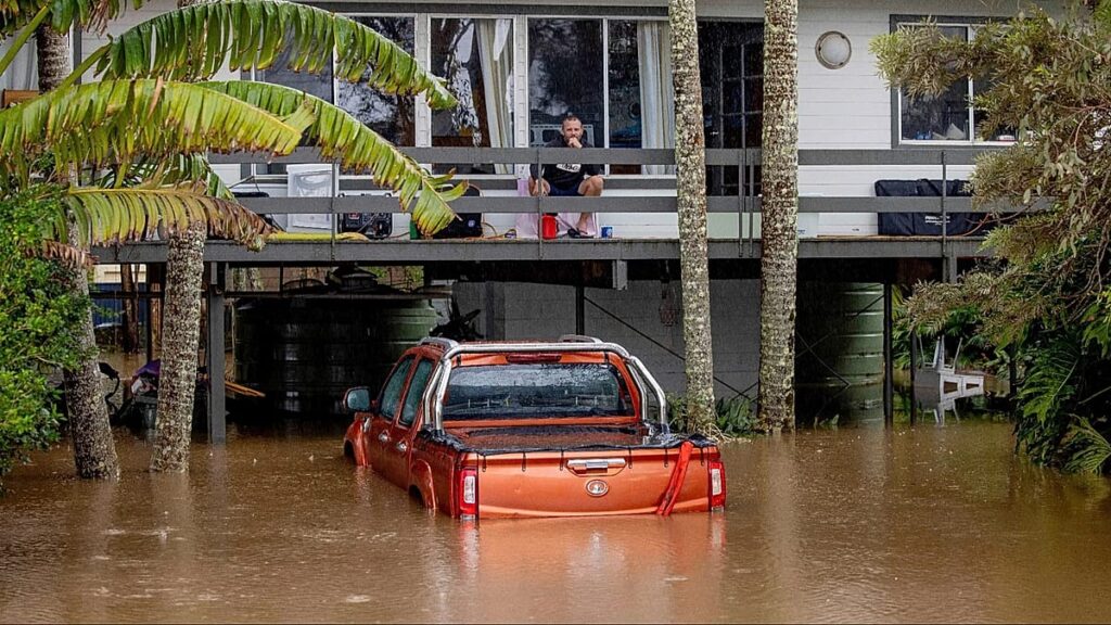 Flash floods swamp southeast Australia as record October rainfall forces school closures - AOL.co.uk