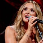 Who is Carly Pearce, World Series national anthem singer at Game 3? - Milwaukee Journal Sentinel