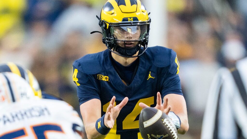 Bryce Underwood benched for Tommy Carr in Michigan vs Penn State game - Detroit Free Press