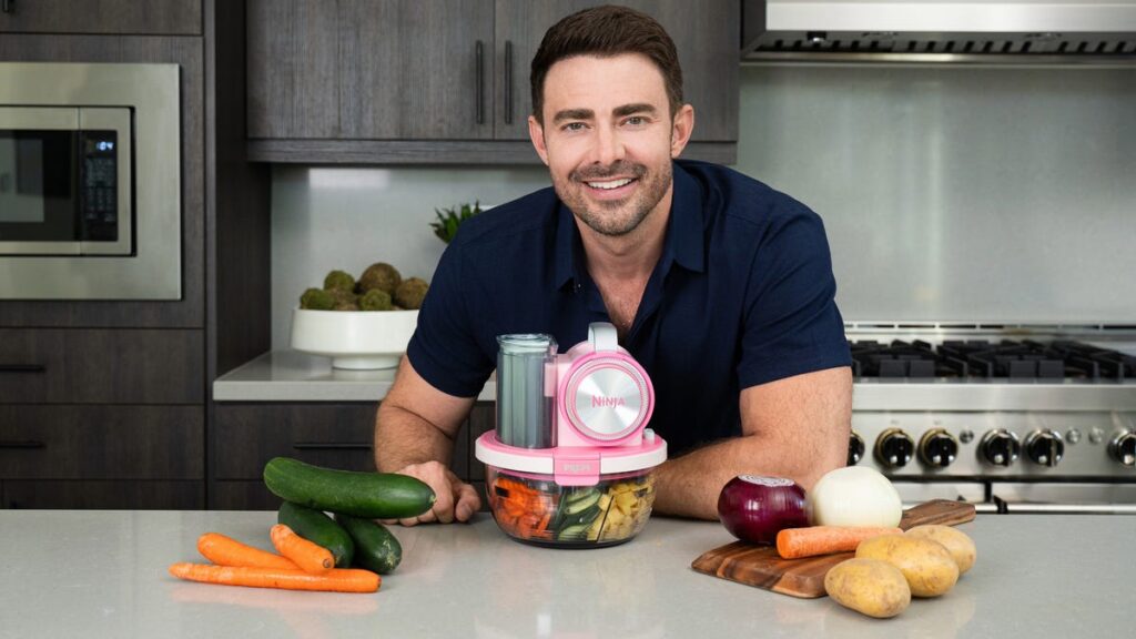 How Jonathan Bennett celebrates Mean Girls Day with a pink Ninja PREPi - USA Today