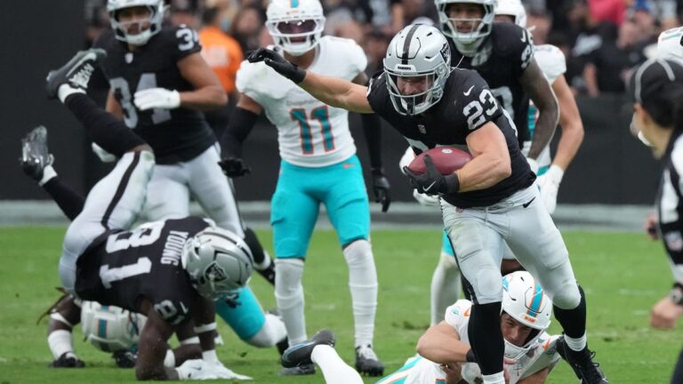 Ex-UNH star Dylan Laube scores first NFL touchdown for Raiders vs. Patriots - Seacoastonline.com