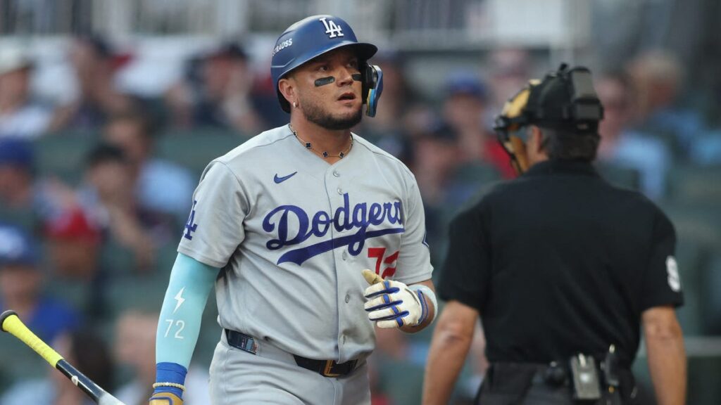 Miguel Rojas swing sends Dodger to clubhouse with apparent injury - USA Today
