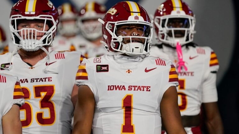 See photos from Iowa State football at BYU on Friday night - The Des Moines Register