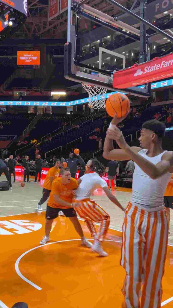 Tennessee basketball warming up before Xavier exhibition - USA Today