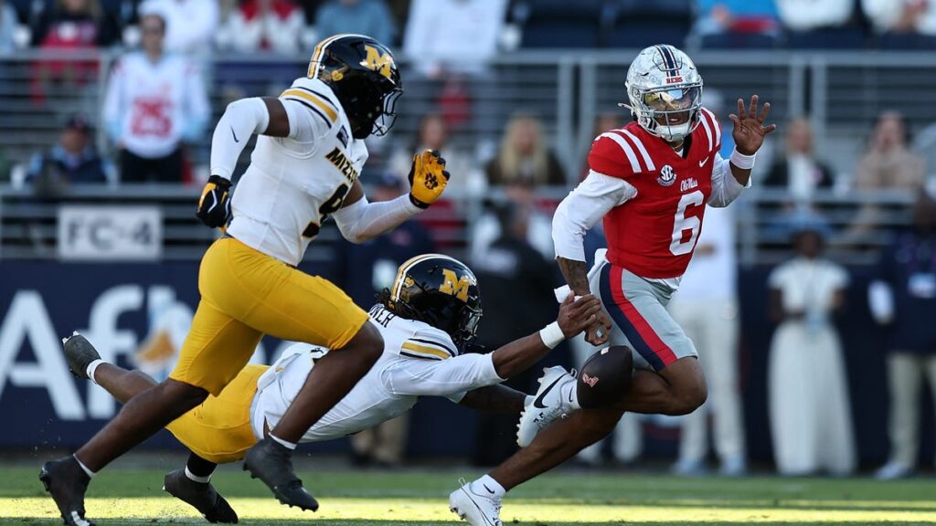 College football picks: Week 8 expert predictions, odds for every top 25 game - USA Today
