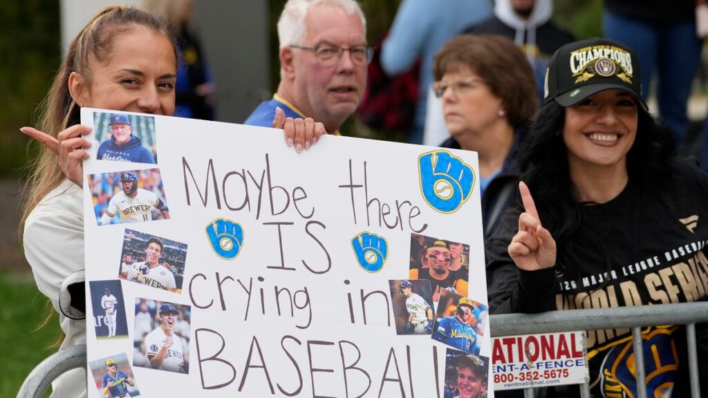 Milwaukee bursts with pride for Brewers championship parade — Photos - USA Today