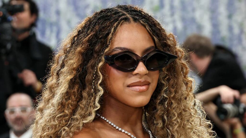 Beyoncé's teen daughter Blue Ivy towers over her in striking three-generation photo - HELLO!
