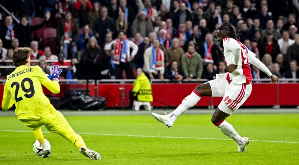 Ajax bounce back from last week's Conference League defeat with late win over Atalanta - NL Times