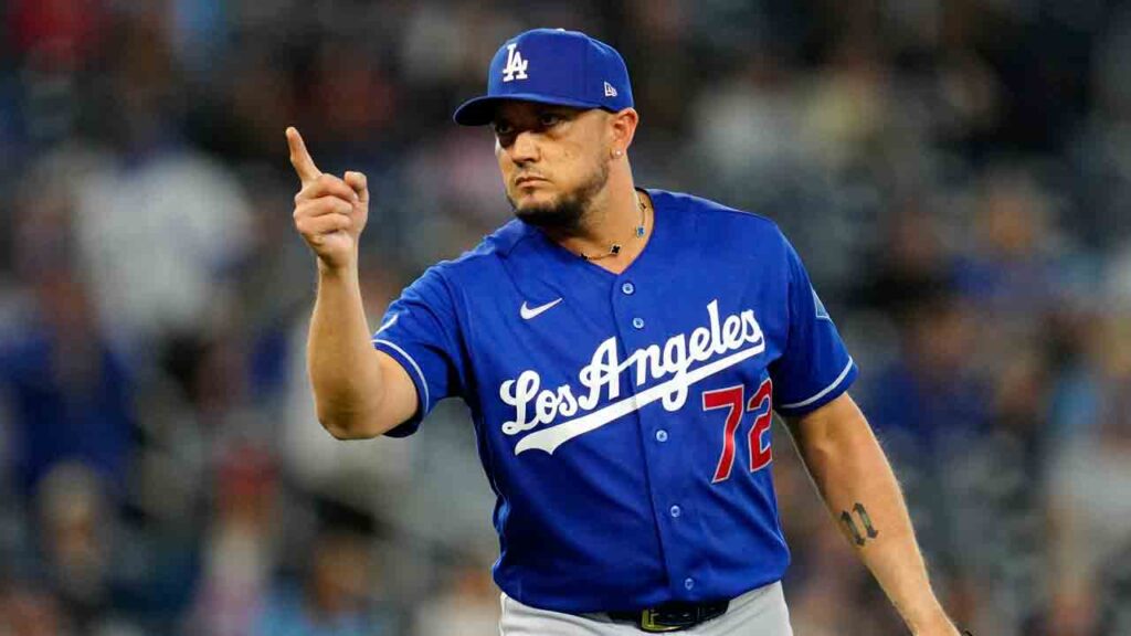Miguel Rojas announces retirement following Dodgers' elimination - Sportsnet.ca
