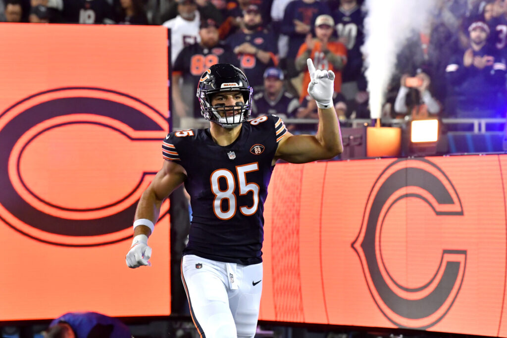 Cole Kmet injury update: Bears’ TE carted off field with knee injury - The Big Lead