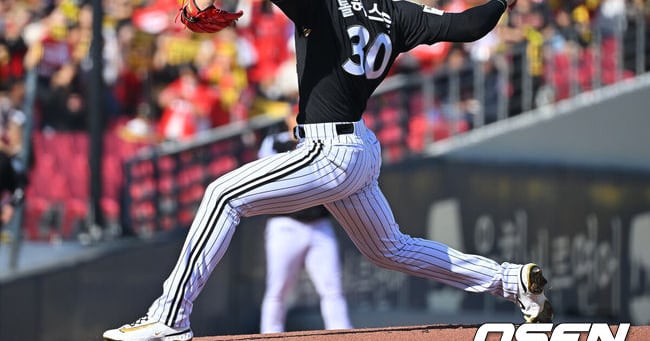 Tolhurst Allows Two Home Runs, Errors in LG's Semifinal Start - 조선일보