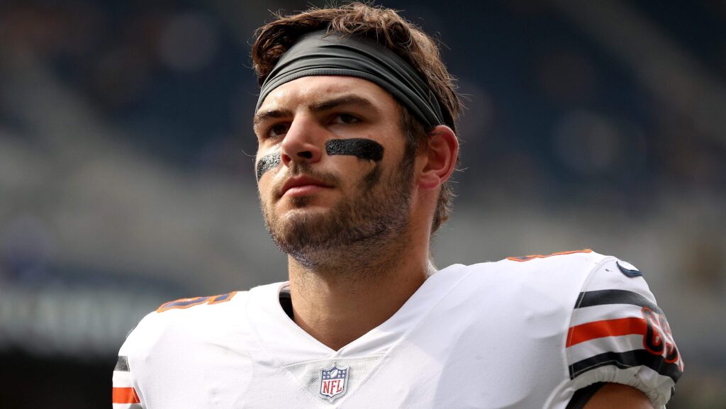 Cole Kmet Injury: Former Notre Dame TE Gets Scary Outlook After Knee Injury - Heavy.com