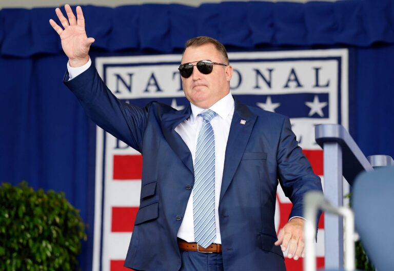 Jim Thome Angers Cleveland Guardians Fans With Chicago White Sox Decision - Heavy.com