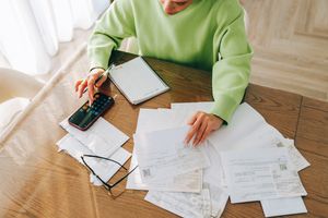 Fed survey: U.S. family debt delinquency worst since 2010 - Quartz