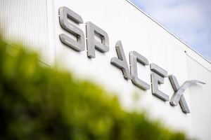 Elon Musk regains trillionaire status as SpaceX stock surges - qz.com