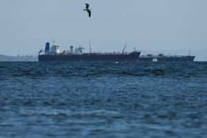 Oil jumps 4% as Trump rules out Iran deal, stocks slip - Quartz