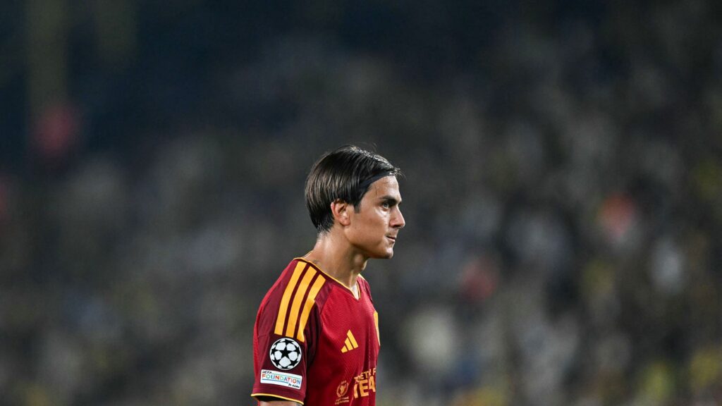 Roma: Dybala forced off with muscle discomfort - Goal.com