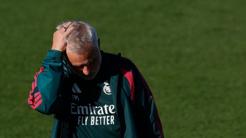 Is the Clásico turning into a disaster? The Courtois blow puts Mourinho to a terrifying test - Goal.com