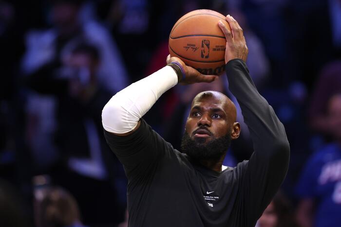 LeBron James is playing for the Philadelphia 76ers for the first time in preseason game at Brooklyn - News4JAX