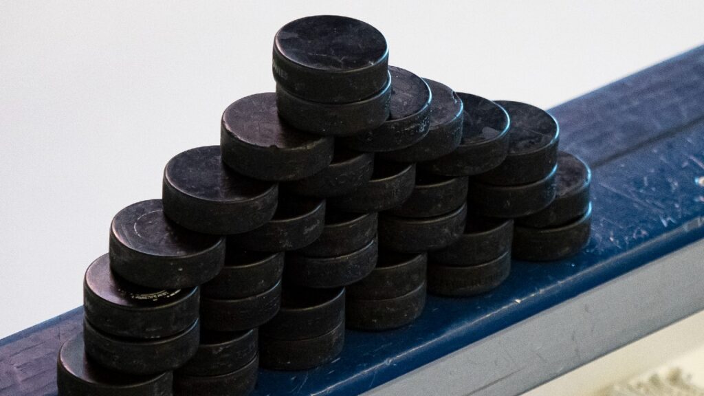Panthers' Cooper Black becomes tallest goalie to play NHL game - Sportsnet.ca