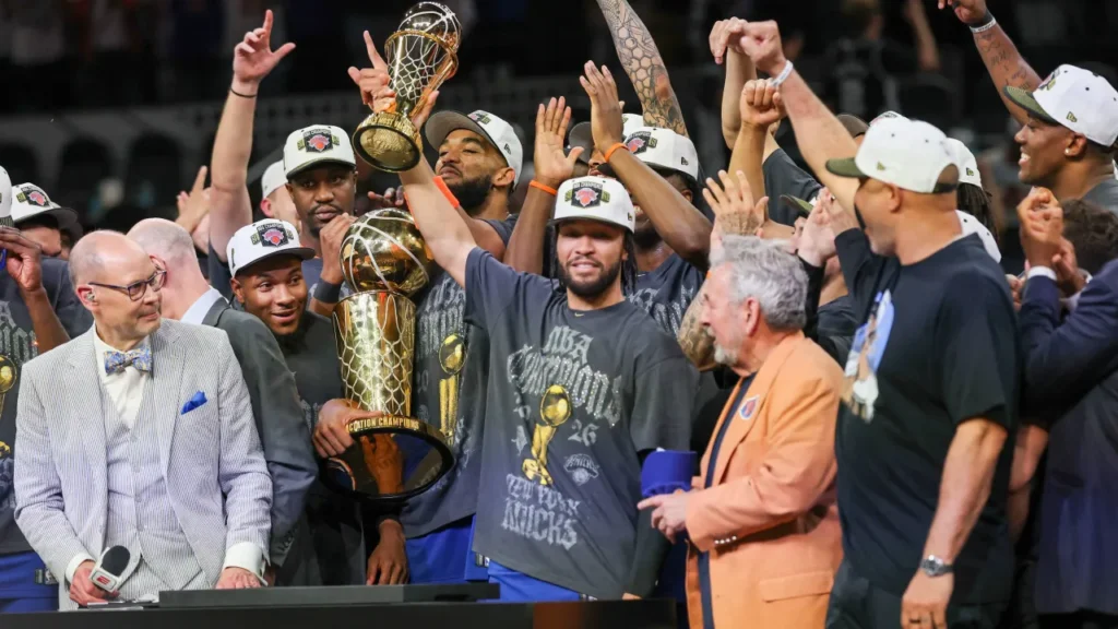 Knicks' Jalen Brunson sends strong message to Karl-Anthony Towns about contract extension - Sporting News