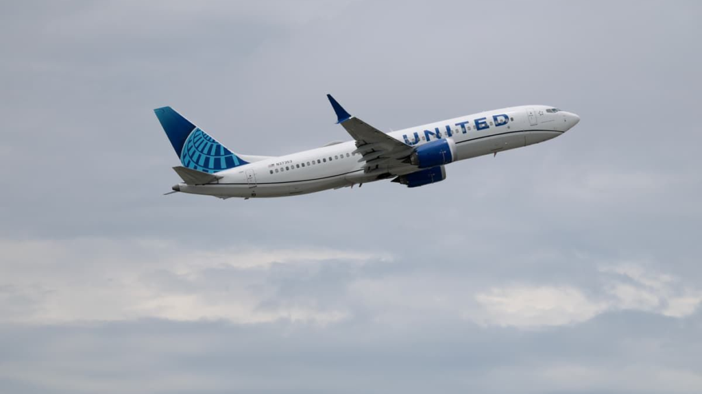 United Flight 941 Returns to Heathrow After Cabin Odor - SuaraGarut.ID