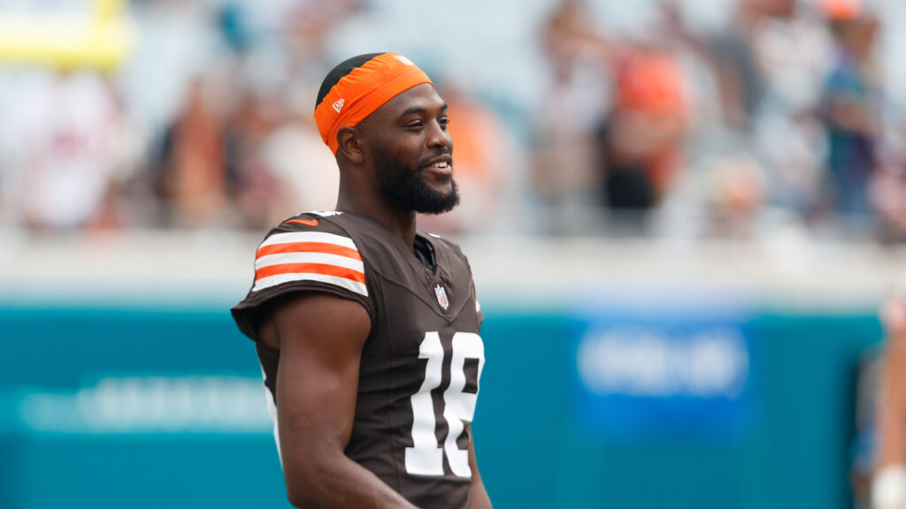 Cleveland Browns Veteran Sues Doctor for $300 Million Over 'Unnecessary' Career-Ending Surgery That Nearly Killed Him - Sportsnaut