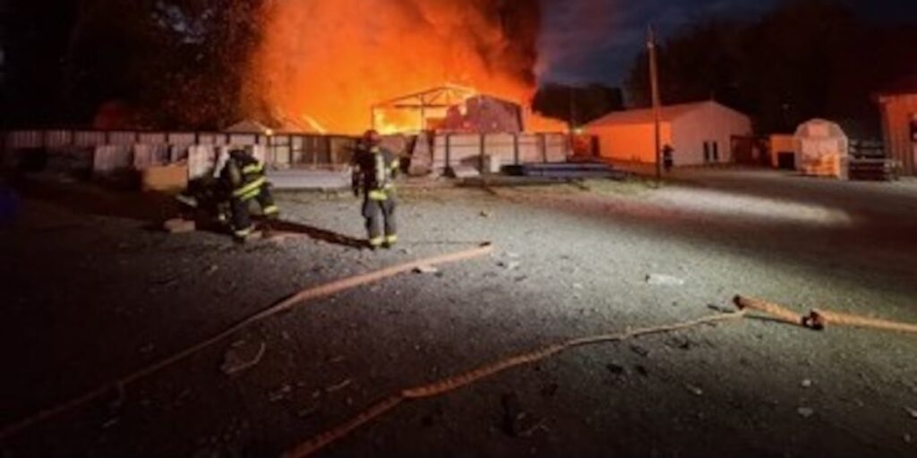 Structure Fire in Gallatin Closes Block, No Injuries Reported - SSBCrack
