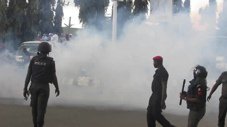 Police Fire Tear Gas at Lekki Toll Gate on #EndSARS Memorial Day - Real Broadcasting Network