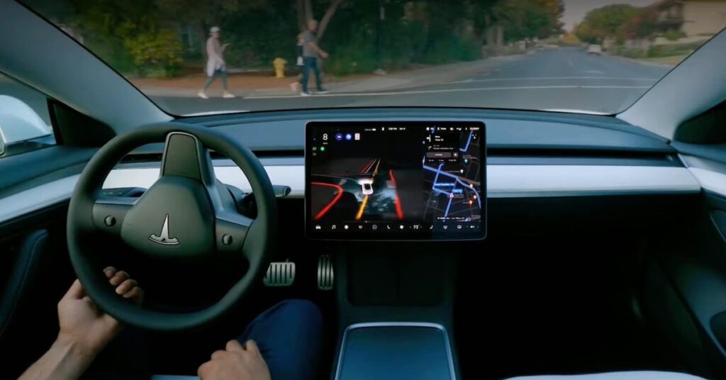 Tesla remote operators keep crashing its ‘Robotaxis,’ data shows - Electrek