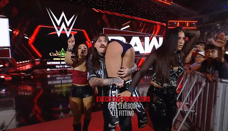 Liv Morgan Retains Women’s World Title On WWE Raw, Escapes Tiffany Stratton Cash-In - 411Mania.