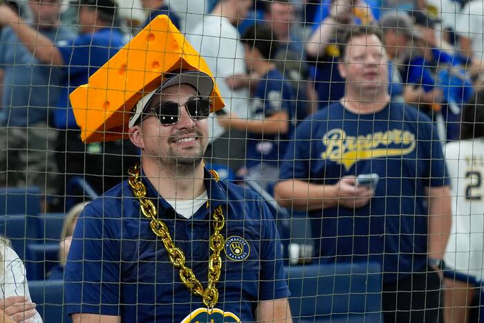 Brewers fans flock to the Trop, eager to celebrate the franchise's first World Series title - ClickOnDetroit | WDIV Local 4