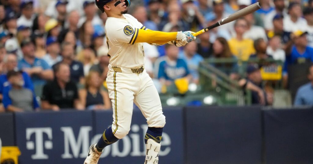 Contreras delivers and Milwaukee's bullpen shines as the Brewers top the Dodgers 7-4 in NLCS Game 2 - CBS News