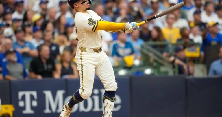 Contreras delivers and Milwaukee's bullpen shines as the Brewers top the Dodgers 7-4 in NLCS Game 2 - CBS News