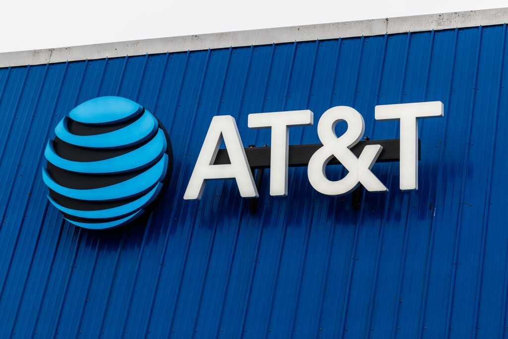AT&T Stock Sinks Despite Q3 Beat-and-Raise - Schaeffer's Investment Research
