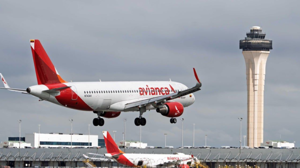 Avianca Flight Diverts to Miami After Severe Turbulence Injures Nine - SuaraGarut.ID